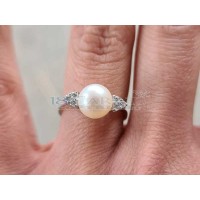 Pearl and diamond ring 0.135ct