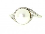 Pearl and diamond ring 0.16ct